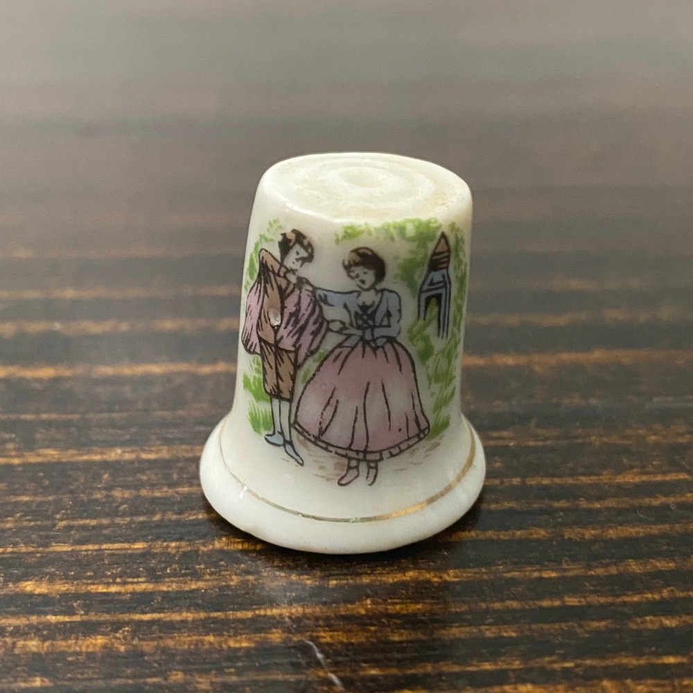Vintage Porcelain Thimble Hand Painted Courting Couple Gold Gilt Trim Ceramic‎
